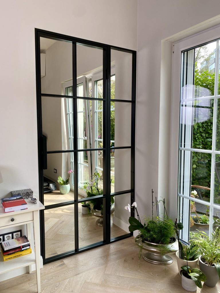 Lofttür mit Spiegel für Schlafzimmer-Garderobe in Köln