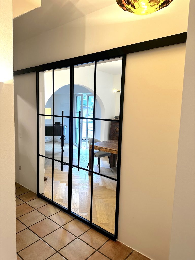 Doppelschiebetür mit Klarglas und Sprossen Polo3+ im Loftstil
