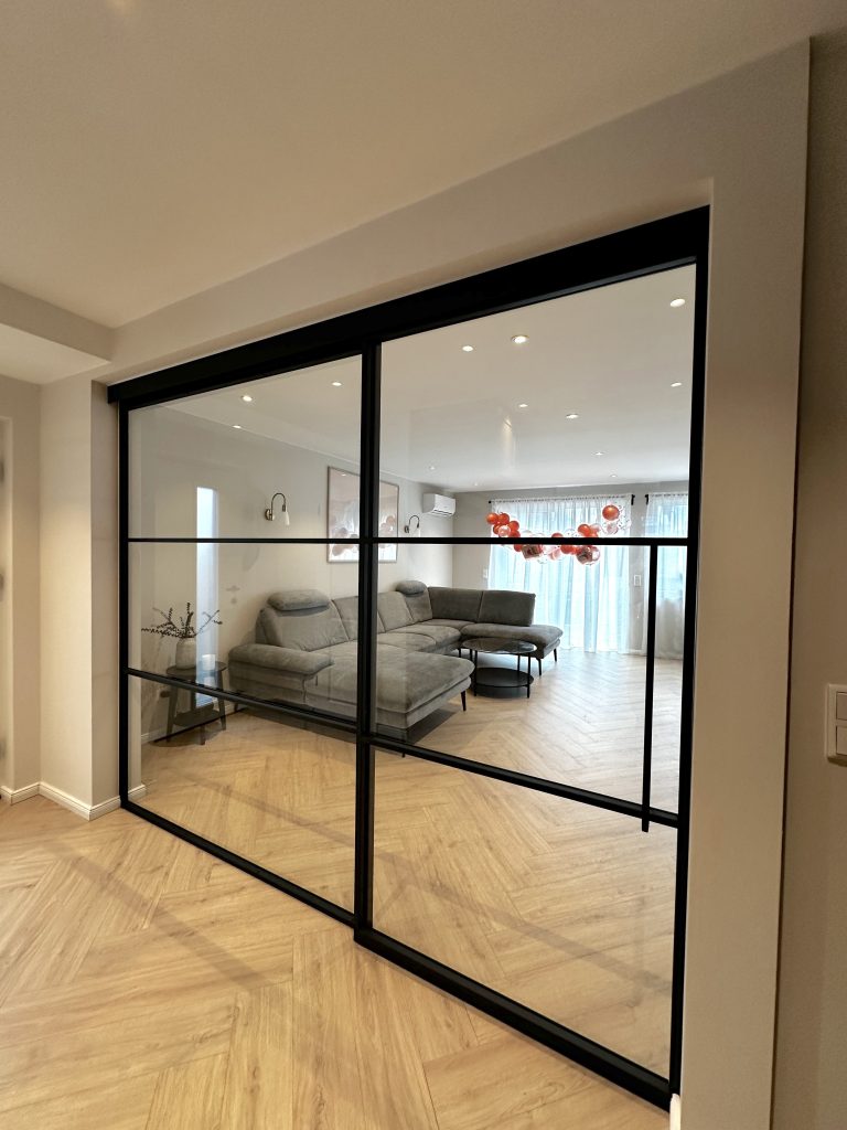 Loft Schiebetür mit einem FIX-Element und Klarglas als Wohnzimmertür